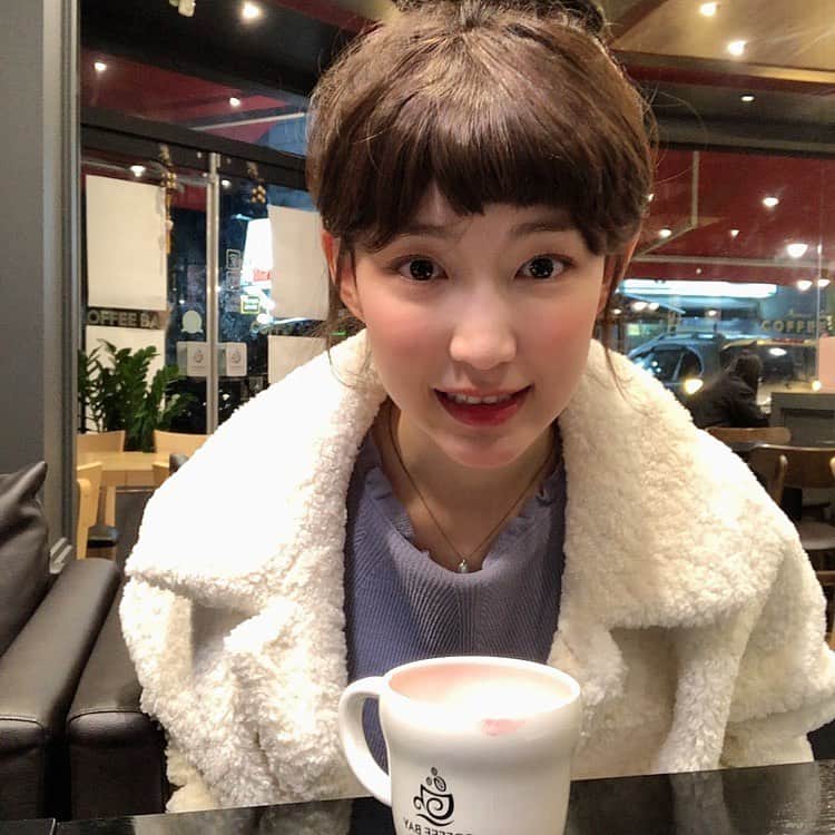 のインスタグラム：「[#하나 _ PHOTO]  <오늘도 평화로운 중고'나라'> 깜짝 비하인드 컷 공개‼️  과거도 현재도 넘넘 귀여운 나라❤️ 그럼 다음주 방송도 기대해주세요💕  #신보라 #HANA  #오늘도평화로운중고나라 #신나라 #젤리피쉬 #JELLYFISH」