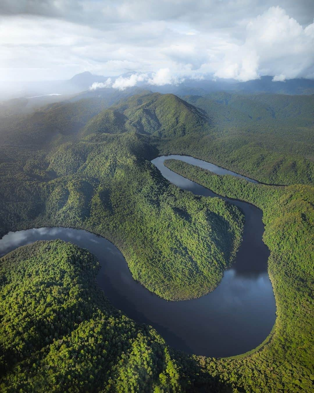 Australiaさんのインスタグラム写真 - (AustraliaInstagram)「A land before time 🦕 @wildbonde was lucky enough to see this incredible part of @tasmania from above, and boy are we glad he captured it on camera. You’d be forgiven for thinking this was a scene out of Jurassic Park, but it’s actually Horseshoe Bend on the #GordonRiver that flows through the Tasmanian Wilderness World Heritage Area in @westcoasttas. To get a snap like this one, take a helicopter flight over the river with @tasmanianairtours, @paraviontas or @cradlemountainhelicopters. Or, view the wild landscape from the river itself with @gordonrivercruises or @worldheritagecruises. #seeaustralia #DiscoverTasmania #HolidayHereThisYear」1月28日 19時00分 - australia