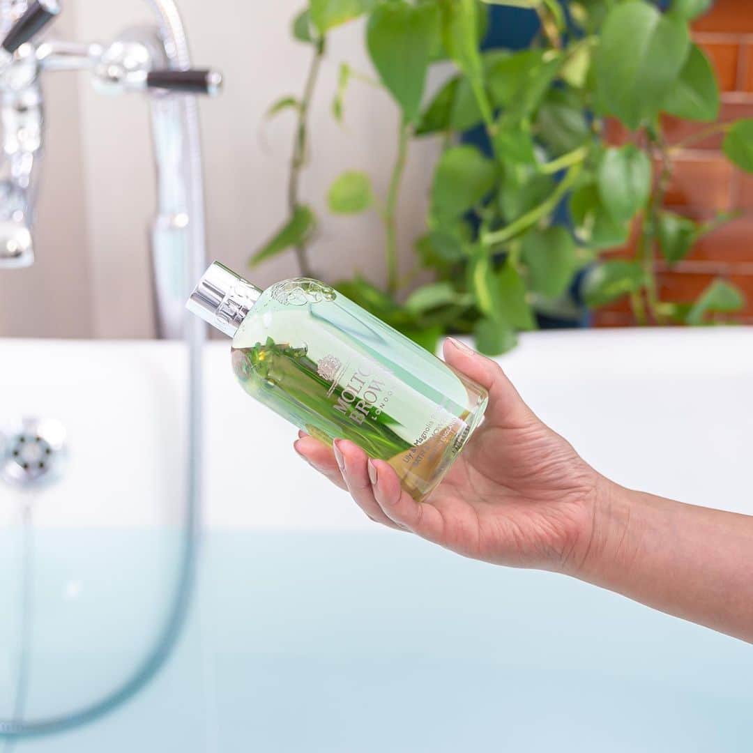 モルトンブラウンのインスタグラム：「Delicate. Joyful. Blooming. Uplift your senses with the scent of Lily & Magnolia Blossom.」