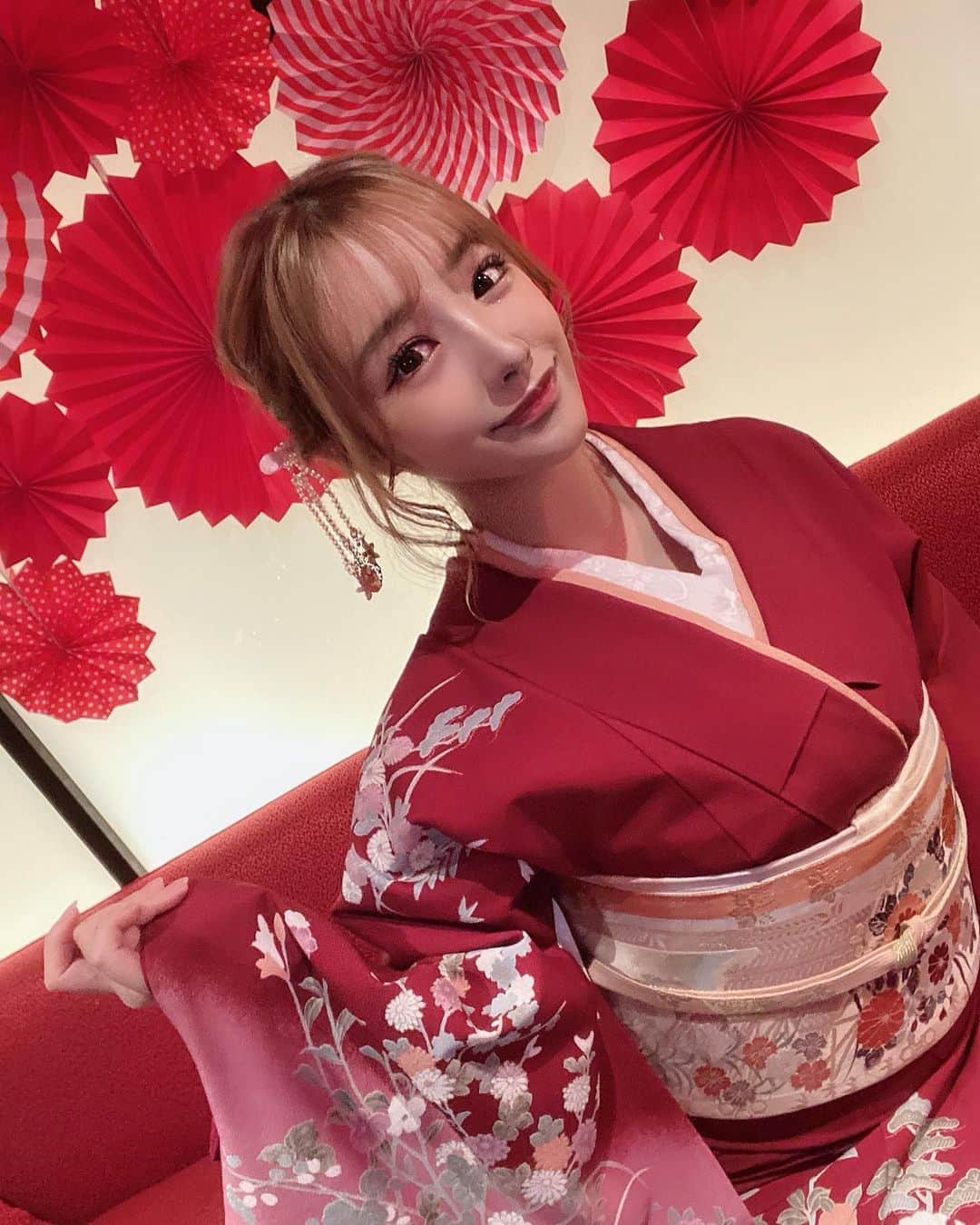 吉川陽多のインスタグラム：「. 遅れましての あけおめ🎍❤️ . #instagood #instalike #makeup #hairstyle #haircolor #japan #japanese #jd #kabukicho #歌舞伎町 #北新地 #キャバ嬢 #着物 #着物コーディネート#model #gravure」