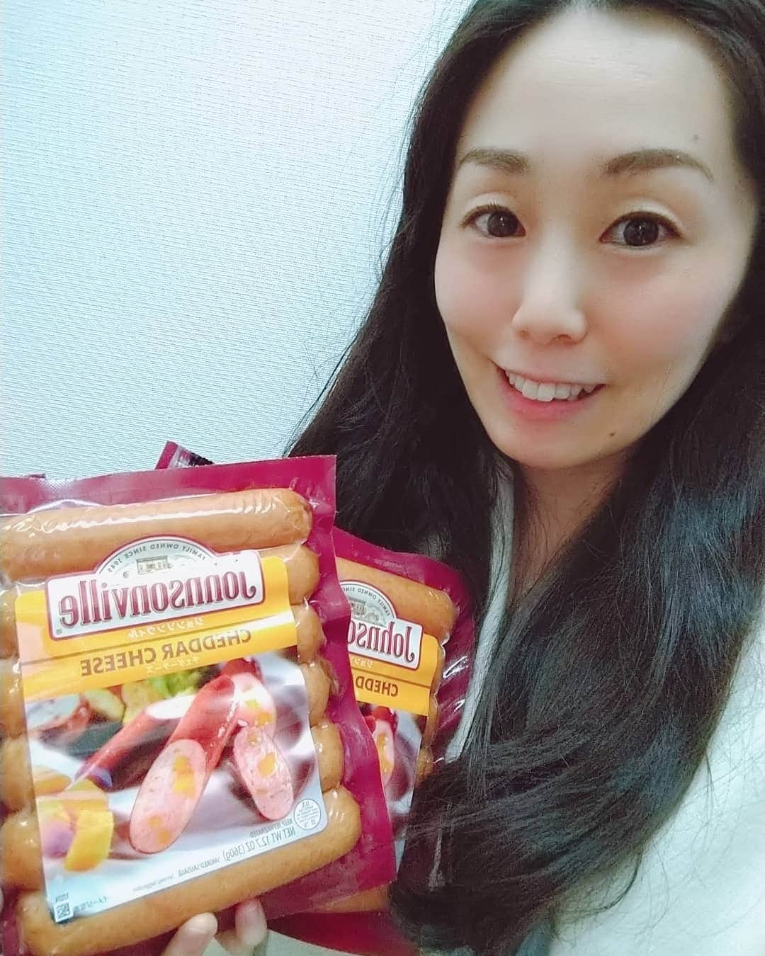 のインスタグラム：「わたしの元気の源、ジョンソンヴィル🌭  #ジョンソンヴィル #チェダーチーズ #ジョンソンヴィルチェダーチーズ #大好き #元気の源  #悠木あやね #AyaneYuki #YukiAyane #유우키아야네#カプセルエージェンシー #capsuleagency #AV女優 #セクシー女優 #アダルト女優 #女優 #モデル #asiangirls #asiandoll #asianbeauty #asiansexy #japanese #japanesegirl #japanesegirls #model #nudemodel #fashionstyle」