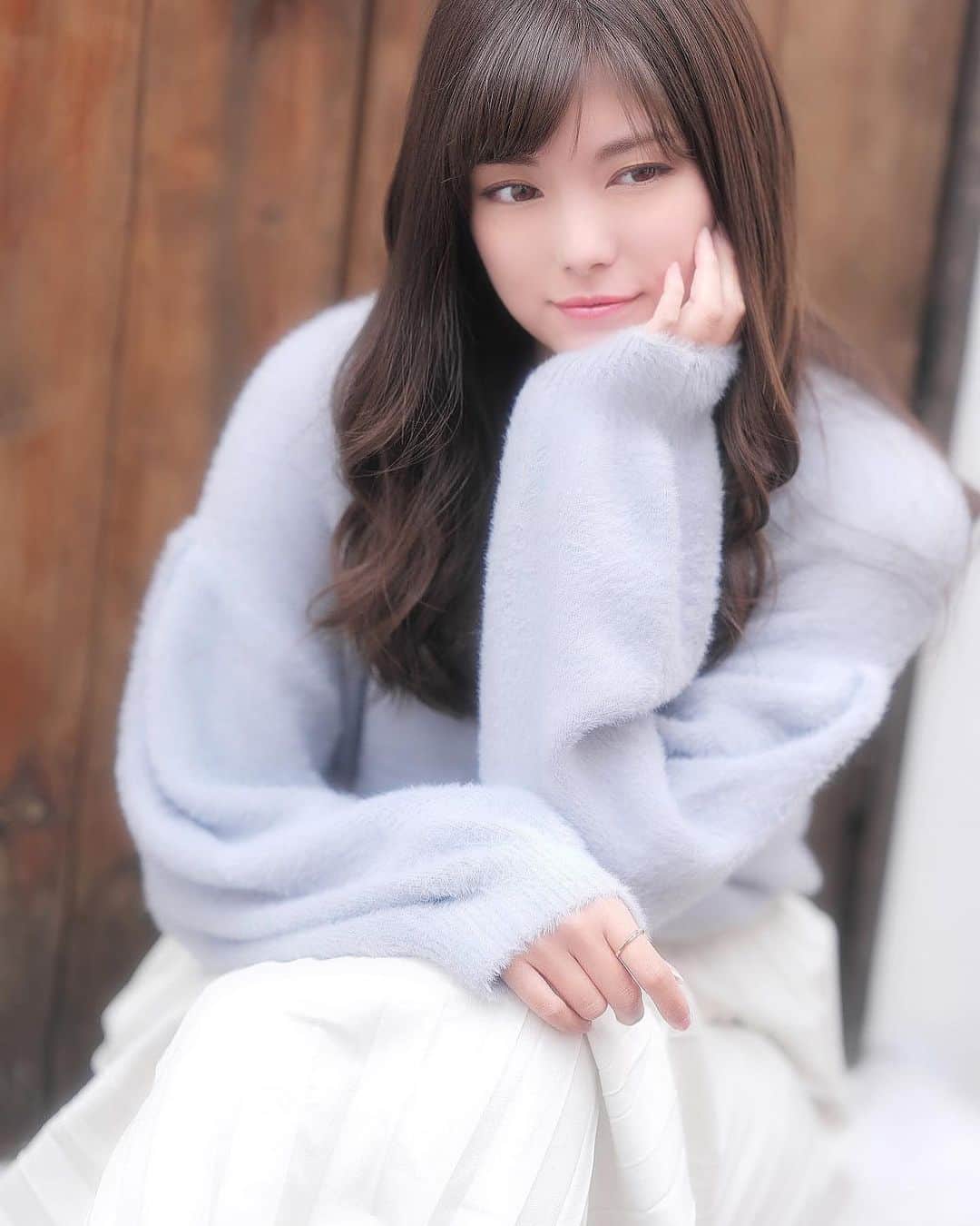 熊林保奈美のインスタグラム：「* . なんか楽しい事ないかな〜💭 . . * #レースクイーン #RQ #モデル #撮影会モデル #ポートレートモデル #サロンモデル #熊林保奈美 #道産子 #Japanesegirl #paddokgirls #pitgirl #instalike #cocodeal」