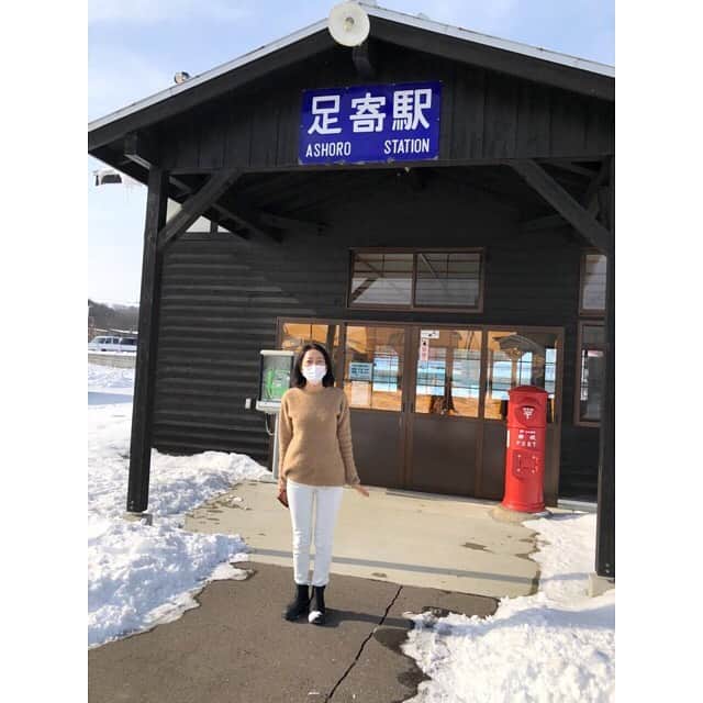 羽田美智子さんのインスタグラム写真 - (羽田美智子Instagram)「北海道にきています✈️ 昨日は北見で公演があり、お天気にも恵まれて、皆様に暖かく出迎えていただきました❤️  本日移動中に足寄で休憩☕😌 30年前、ドラマの撮影で滞在してた町です。 懐かしい～😆  帯広に着いたら『おびひろ氷まつり』の準備をしていました。 綺麗ですね～❄️❄️❄️  明日は幕別で公演があります！ もしお近くでしたらお待ちしています😉」1月28日 19時16分 - michikohada