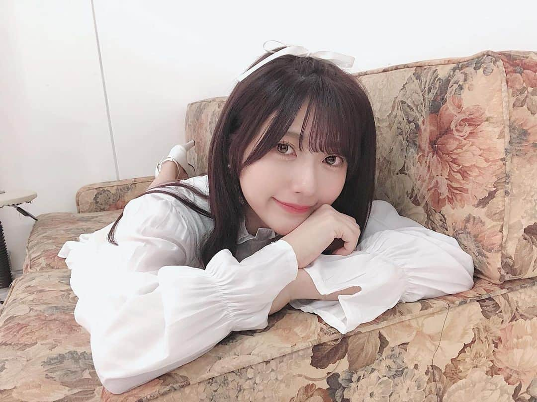 山田麻莉奈さんのインスタグラム写真 - (山田麻莉奈Instagram)「. きのう発売された ギルドロップスの4thシングル 『それでも僕らは･･･。』のオフショット🐇  インスタ遡ると、 去年の9月くらいに撮影してる。  今と雰囲気だいぶ違うわたしです(・ワ・)」1月28日 19時16分 - marina.yamada_324