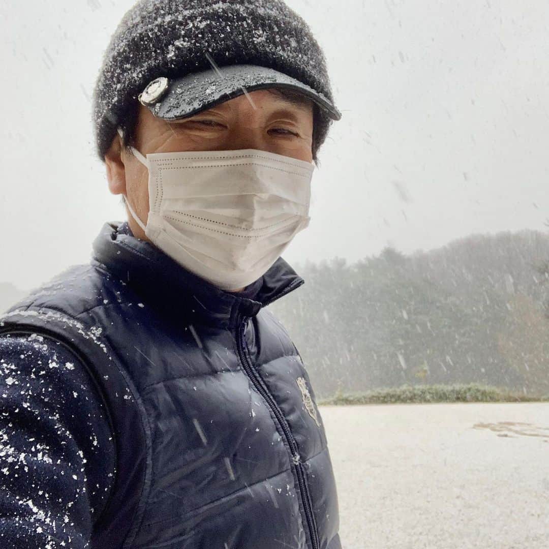 設楽洋さんのインスタグラム写真 - (設楽洋Instagram)「雪男参上❣️☃️❄️ スノボーに来ています… なんてね⁉️ ゴルフよん🤣  さすがに勝負は次回に！ #beamsgolf #golf #ゴルフ #ビームスゴルフ」1月28日 19時18分 - taracyan3