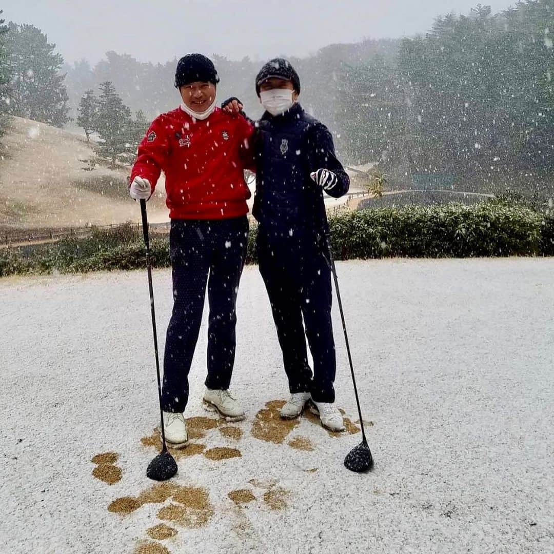 設楽洋さんのインスタグラム写真 - (設楽洋Instagram)「雪男参上❣️☃️❄️ スノボーに来ています… なんてね⁉️ ゴルフよん🤣  さすがに勝負は次回に！ #beamsgolf #golf #ゴルフ #ビームスゴルフ」1月28日 19時18分 - taracyan3