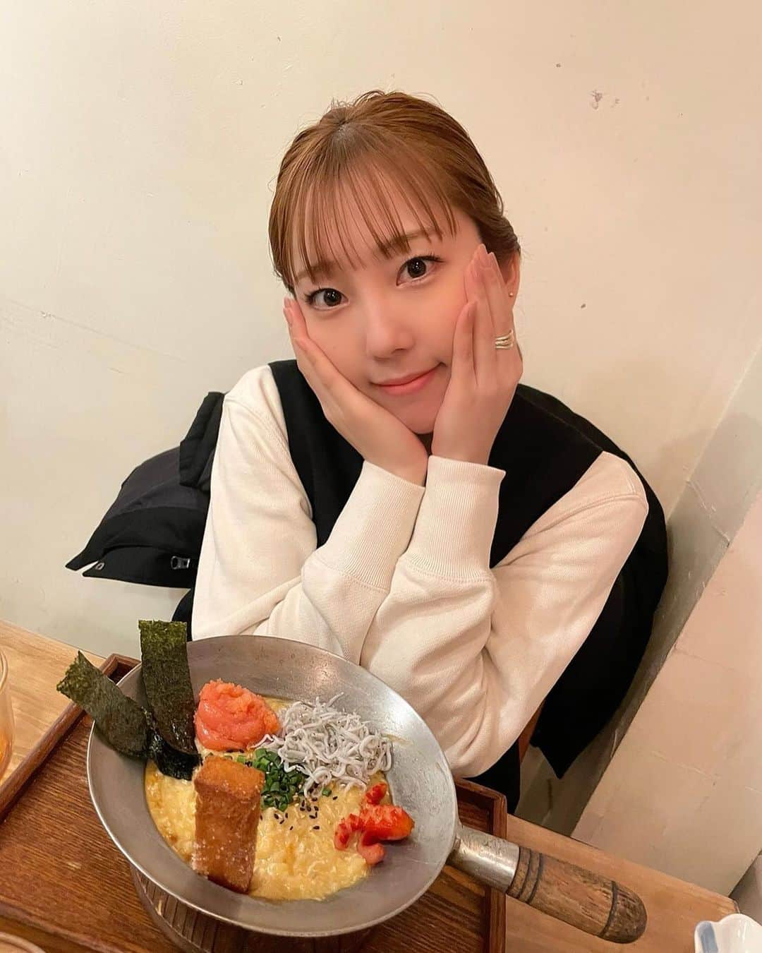 木下望のインスタグラム：「・ ・ ここのおじや美味しかった❤️トッピング明太子とシラスにした🤘  また行きたいなぁ〜🐙  今は鳥貴族に行きたい🍣みんなはぁ？？ 今日もお疲れ様😘」