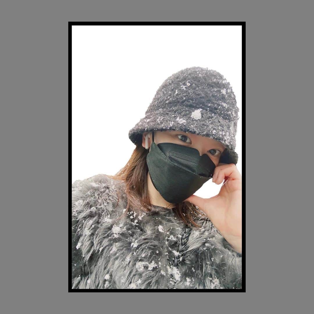 水上京香さんのインスタグラム写真 - (水上京香Instagram)「☃️ ❄️ in Tokyo 🗼 ハットは、最近買った @ohotoro_official アウターは、数年前に買った @ohotoro_official 好きなものは、とことん着ていくタイプです。  そして、マネージャーN氏のオススメ、KF94マスクを。 他には、美容液も教えてもらって愛用中💆🏻‍♀️ 勧められたものは、とことん試すタイプです。 皆様のオススメは？？」1月28日 19時33分 - kyokaminakami_official