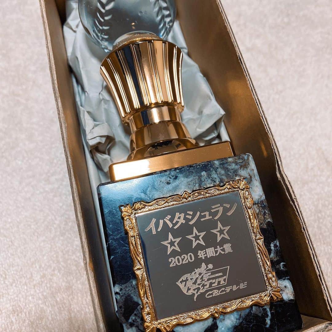のインスタグラム：「やっと手元に届きましたぁ😆 家宝にしたいと思います！笑 #井端さん#井端弘和さん#イバタシュラン#中日ドラゴンズ#サンドラ」