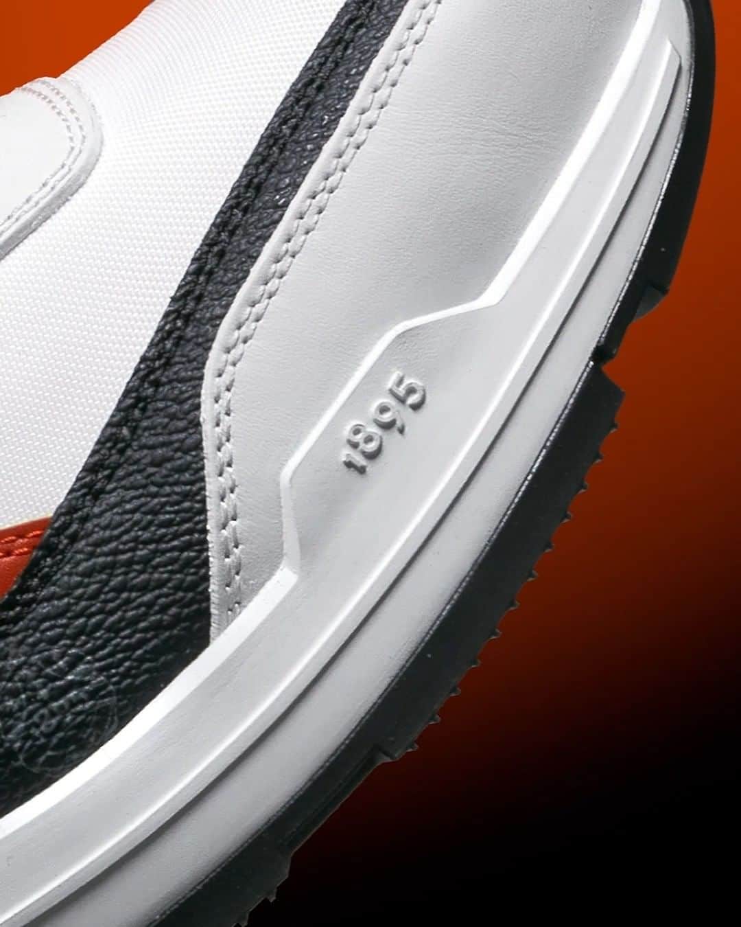 ベルルッティのインスタグラム：「- THE #BERLUTI PULSE BY @kris_van_assche -  Introducing the new “Pulse” sneakers dressed in Signature canvas, nylon and orange details in leather.   Now available In-Store and on the E-Shop.」