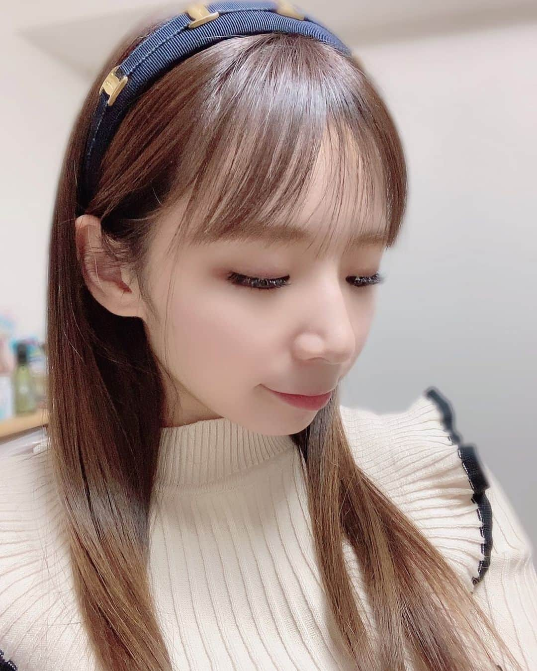 石田亜沙己のインスタグラム：「髪がのびたので…♡  #カチューシャ #ヘアアクセサリー」