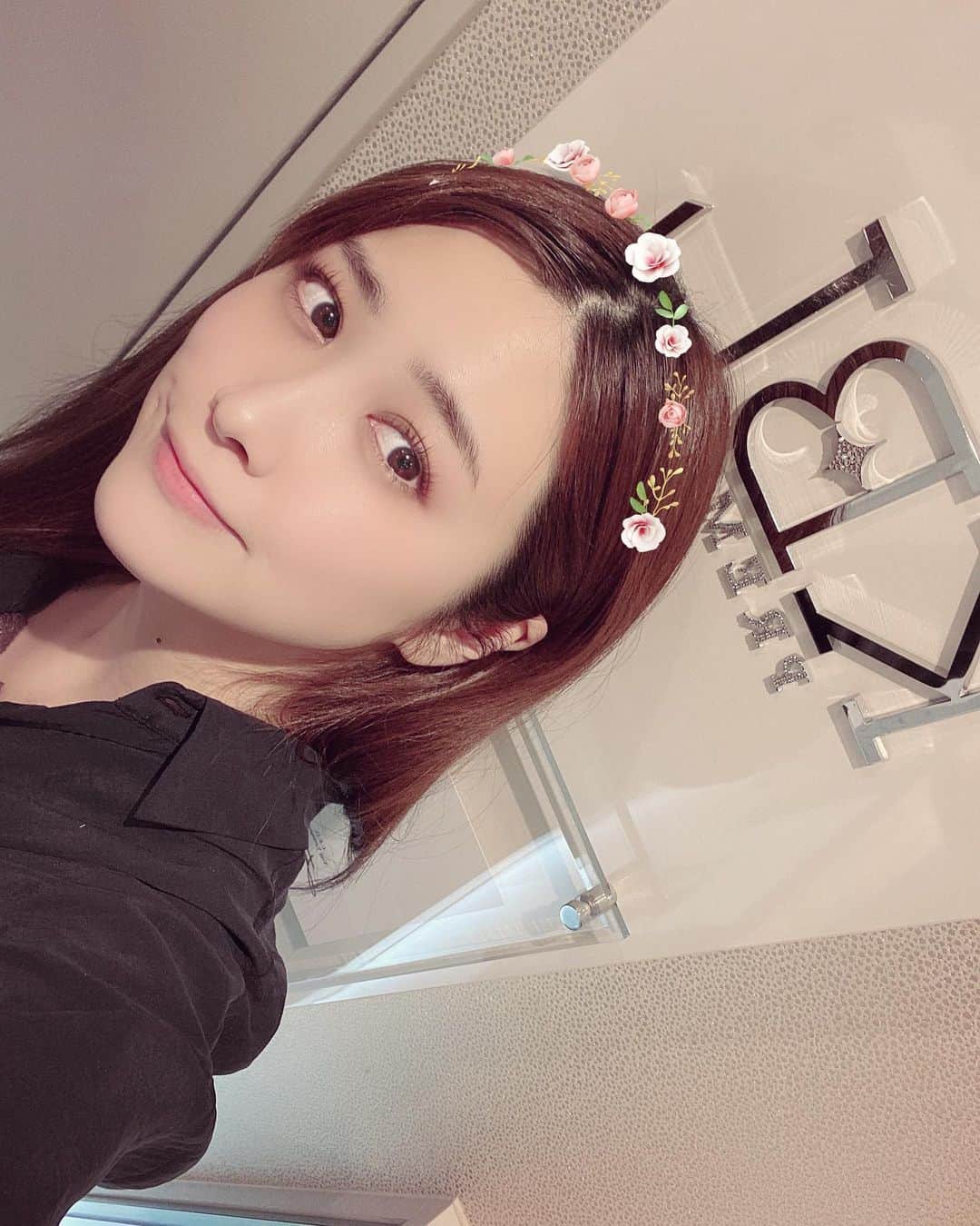 飛鳥凛のインスタグラム：「週2回通ってるKBLさん✨ 今日は　#エンダモロジー　#エムスカルプト を施術してもらいました☺️  エムスカプルト4回目なんですけど、凄く変化を実感しました…お尻が…足が…上がる細くなる🥺３０分着けているだけなのに効果ありまくり！！！！！ 今まで使えてなかった筋肉を刺激されたから毎日の筋トレ上手く出来る様になりました。 効果が目に見えると更にモチベーションが上がりますよね💃 目標まであと少し🤏頑張りたいと思います！」