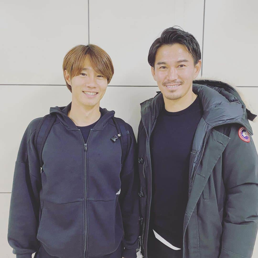 星原健太さんのインスタグラム写真 - (星原健太Instagram)「ギラヴァンツでチームメイトだった石神直哉さんと会いました✌️昨年末に現役引退発表、現在REIBOLAの編集長も勤められております！ #Jリーガー #Jリーグ #石神直哉 #ギラヴァンツ北九州 #サッカー #起業 #セカンドキャリア #オンラインサロン #ガンバ大阪 #大阪 #osaka #soccer #football #life #jleague #business #reibola」1月28日 19時49分 - kentahoshihara