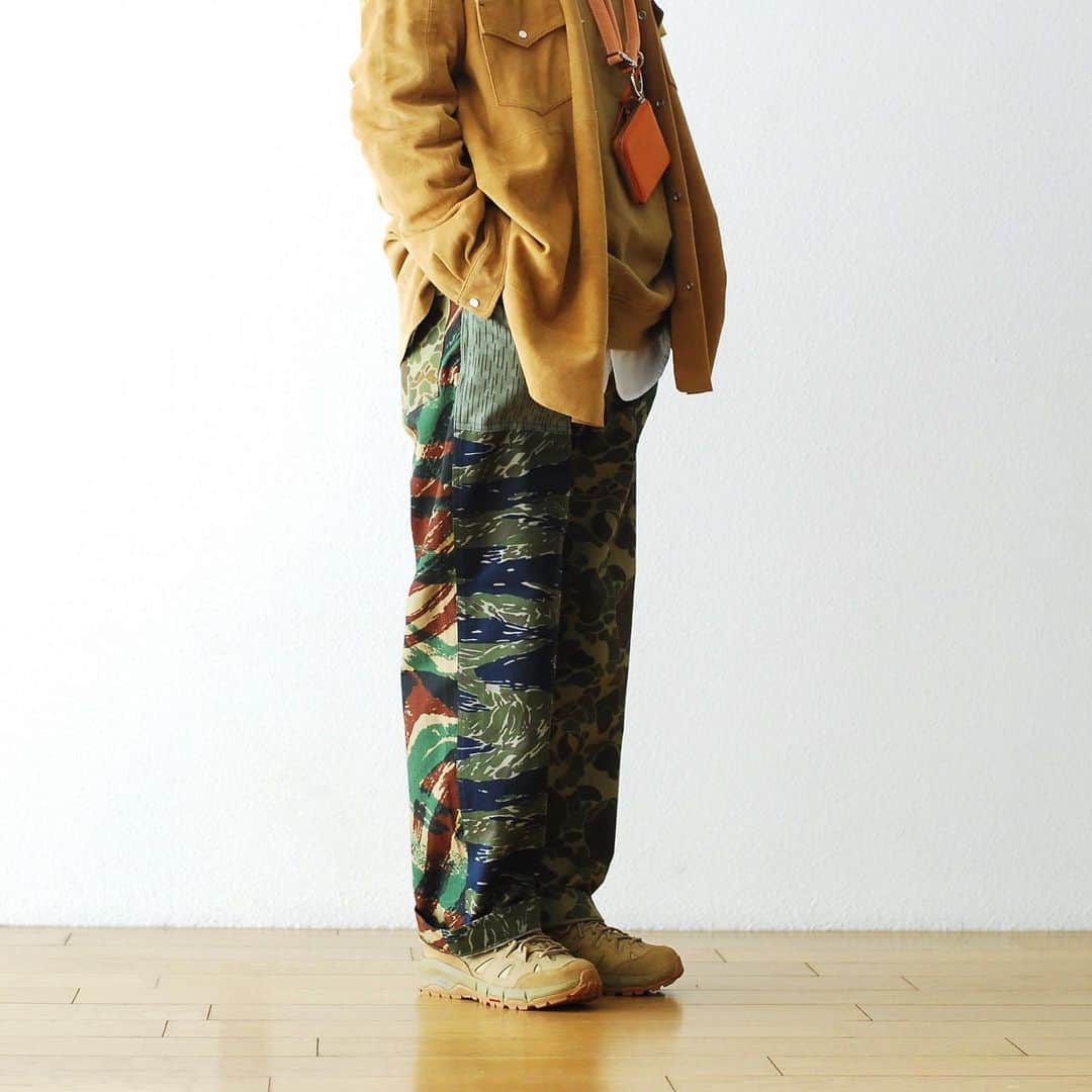 のインスタグラム：「_ South2 West8 / サウスツー ウェストエイト "Fatigue Pant - Crazy Camo" ¥20,900- _ 〈online store / @digital_mountain〉 https://www.digital-mountain.net/shopbrand/000000012944/ _ 【オンラインストア#DigitalMountain へのご注文】 *24時間受付 *15時までのご注文で即日発送 *1万円以上ご購入で、送料無料 tel：084-973-8204 _ We can send your order overseas. Accepted payment method is by PayPal or credit card only. (AMEX is not accepted)  Ordering procedure details can be found here. >>http://www.digital-mountain.net/html/page56.html  _ #NEPENTHES #South2West8 #サウスツー ウェストエイト #ネペンテス _ 本店：#WonderMountain  blog>> http://wm.digital-mountain.info _ 〒720-0044  広島県福山市笠岡町4-18  JR 「#福山駅」より徒歩10分 #ワンダーマウンテン #japan #hiroshima #福山 #福山市 #尾道 #倉敷 #鞆の浦 近く _ 系列店：@hacbywondermountain _」