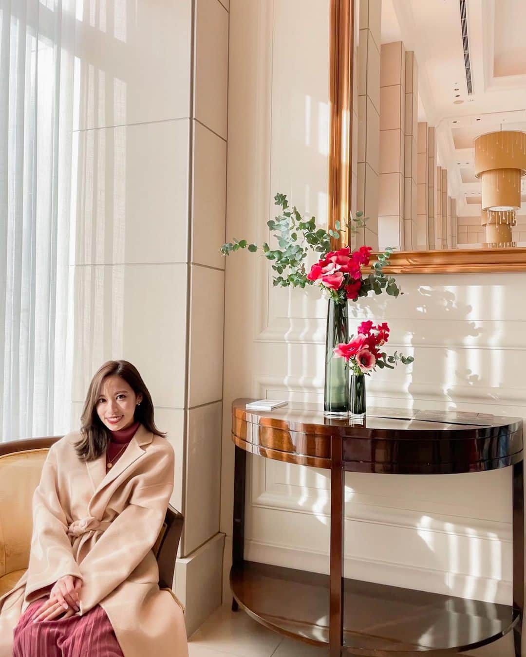 吉岡結紀のインスタグラム：「✐☡ ・ 撮影でお邪魔した ST.REGIS🏨🗝🤎 どこで写真撮っても映える🤩笑 次は久しぶりに泊まりに行きたいなぁ🛁🌸 ・ #stregis #stregisosaka #hotel #shooting」