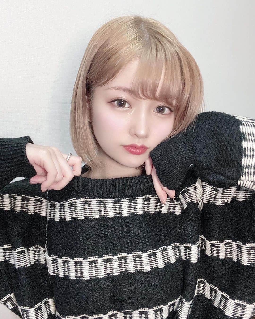sarimaru(国木田さりまる)のインスタグラム：「3COINSで今日買ったメガネとカチューシャ❤︎  (ついでにスマホスタンドも手に入れた)  3枚目までスライドしてみてね☺︎」