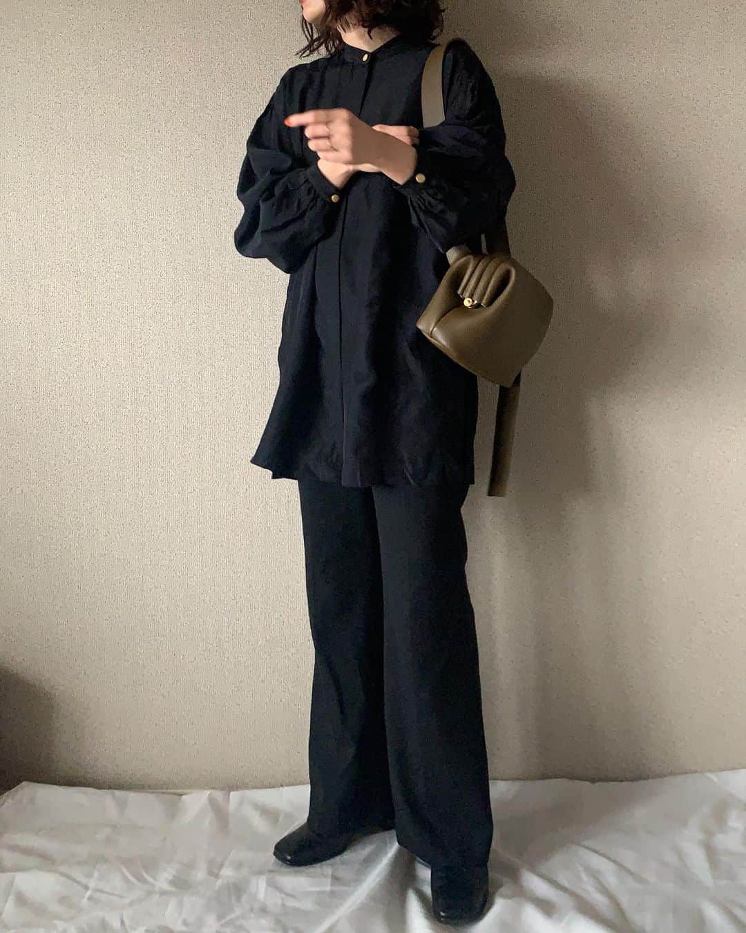 my9mj8のインスタグラム：「﻿ 　﻿ この間のコーデ🐃🐃﻿ ﻿ @__muutos__  のインスタみて一目惚れして﻿ 久々に古着買いました🥺💕﻿ ﻿ てろっとしてて袖のボリュームも可愛い！﻿ 春物色々可愛くて気になるのたくさん💭💭💭﻿ ﻿ ﻿ #ファッション#コーデ#コーディネート#fashion #coordinate #code #オシャレ #ootd #outfit #wear」