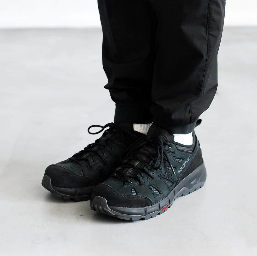 のインスタグラム：「_ ［再入荷！！］ SALOMON ADVANCED / サロモン アドバンス "ODYSSEY ADVANCED - BLACK/BLACK/MAGNET -" ¥25,300- _ 〈online store / @digital_mountain〉 https://www.digital-mountain.net/shopdetail/000000012058/ _ 【オンラインストア#DigitalMountain へのご注文】 *24時間受付 *15時までのご注文で即日発送 *1万円以上のお買い物で送料無料 tel：084-973-8204 _ We can send your order overseas. Accepted payment method is by PayPal or credit card only. (AMEX is not accepted)  Ordering procedure details can be found here. >>http://www.digital-mountain.net/html/page56.html _ #SALOMONADVANCED #SALOMON #サロモンアドバンスド #サロモン _ 本店：#WonderMountain  blog>> http://wm.digital-mountain.info/ _ 〒720-0044  広島県福山市笠岡町4-18  JR 「#福山駅」より徒歩10分 #ワンダーマウンテン #japan #hiroshima #福山 #福山市 #尾道 #倉敷 #鞆の浦 近く _ 系列店：@hacbywondermountain _」