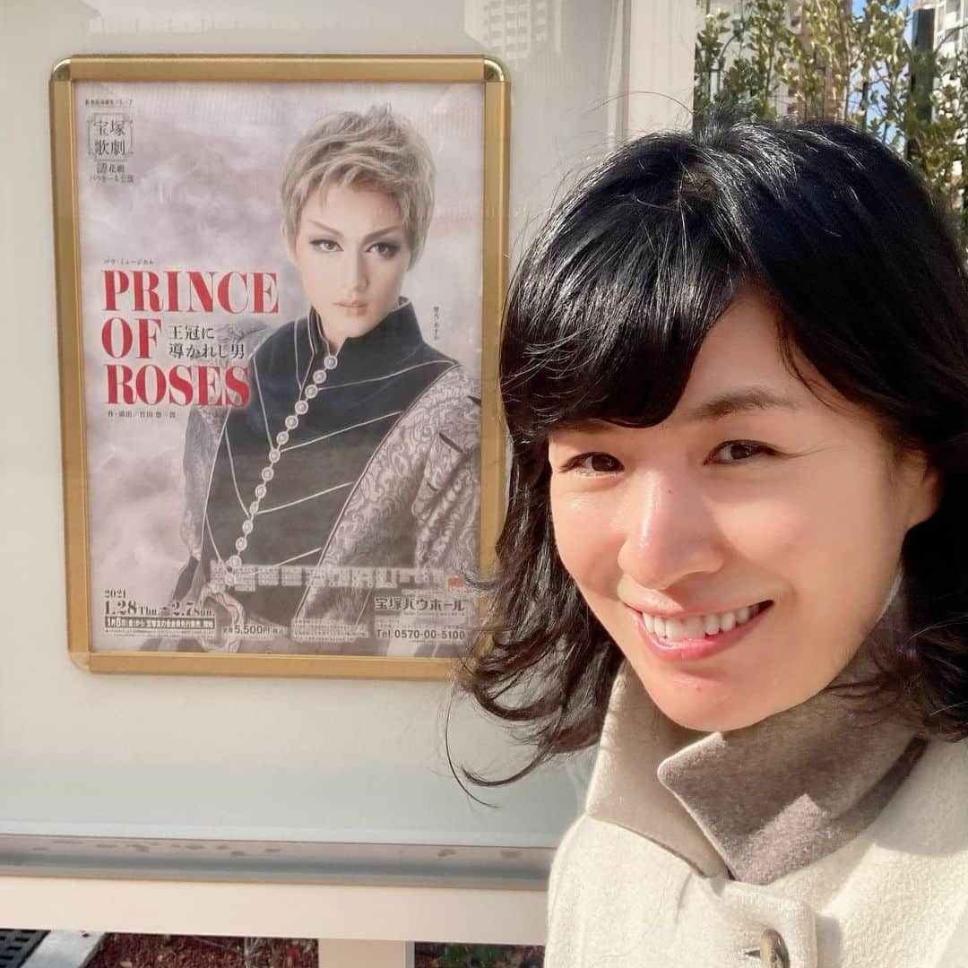 瓜生明希葉さんのインスタグラム写真 - (瓜生明希葉Instagram)「音楽を書かせていただきました宝塚花組バウ・ミュージカル 『PRINCE OF ROSES－王冠に導かれし男－』本日初日でした🌹  聖乃あすかちゃん初主演、 竹田先生演出家デビューおめでとうございます㊗️ 初々しい下級生生徒さんのめざましい成長、数年前知り合った頃は下級生だった生徒さんが上級生として引っ張るお姿など、わたし自身の着眼点も増え愛情が深まっています😊わたしも成長し続けたい、そう思わせてくれるのが宝塚です。  無事に初日を迎えらたことに感謝🙏 生徒さんスタッフ、お客様がみなさま健康で千穐楽まで完走できますように✨  #宝塚花組」1月28日 19時55分 - akiha_uryu