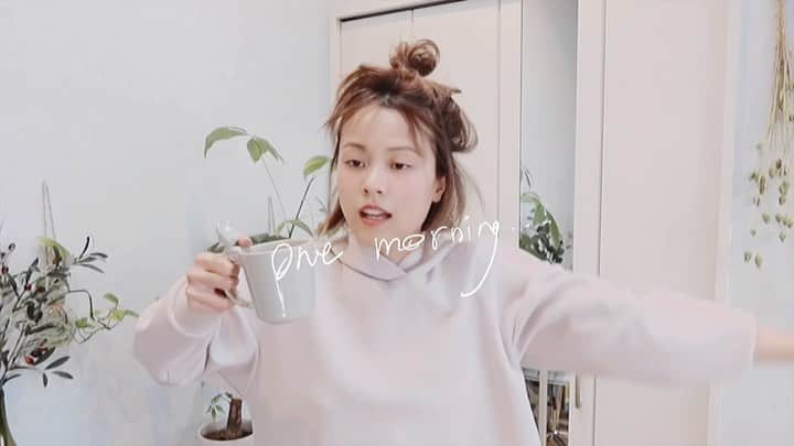 MiracleVellMagicのインスタグラム：「Makeup is magic. Lipsticks are my magic wands. 🪄💄私にとって、リップは魔法の杖なんだ。 ひと振り、ひと塗りで自信がみなぎってくる。もっと笑顔の私になれる！  でね、うふふ、見て見て。 Diorのかわいこちゃんたちを！！！春色のアイシャドウ、普段はピンクが苦手な私にもとても綺麗に映えてくれて、あれれ今年はピンク挑戦しちゃうぞと思ったし、  チークのスティックは重ねれば重ねるほどつやっつやぷるっぷるになるの！コーラルっぽいピンクが可愛いんだよ〜🥺  からの、マキシマイザー。ずっと憧れてたの…❤︎ 塗って少し経つと唇がぷっくりうるうるになってくれる。唇が薄い私には嬉しいわね😍  そして私の必需品、一番愛するメイク道具のリップ！”Diorのリップを唇に塗る私”という事実だけでもうときめきが止まらない。笑 柔らかくて春っぽくて女の子らしい、コーラルのお色。 ここぞって日に、大切につけたいな。☺️❤︎  #ルージュディオール #rougedior #ismilewesmile  @diormakeup」