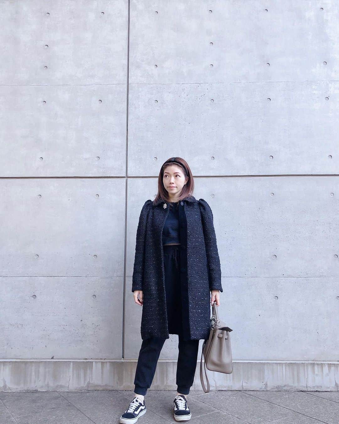山脇道子さんのインスタグラム写真 - (山脇道子Instagram)「毎日バタバタと過ごしていたら あっという間に一月も終わっちゃいそう 🥲  家で着ようと思って作った @privspoonsclub のスウェットは 気持ち良くて色違いで毎日♻️ 外でも着てる☃️  ベージュは買うのを出遅れたら 1番小さいサイズが品切れしちゃって 少しゆったりサイズになってしまったけど それもまた👌」1月28日 20時00分 - michikoooo