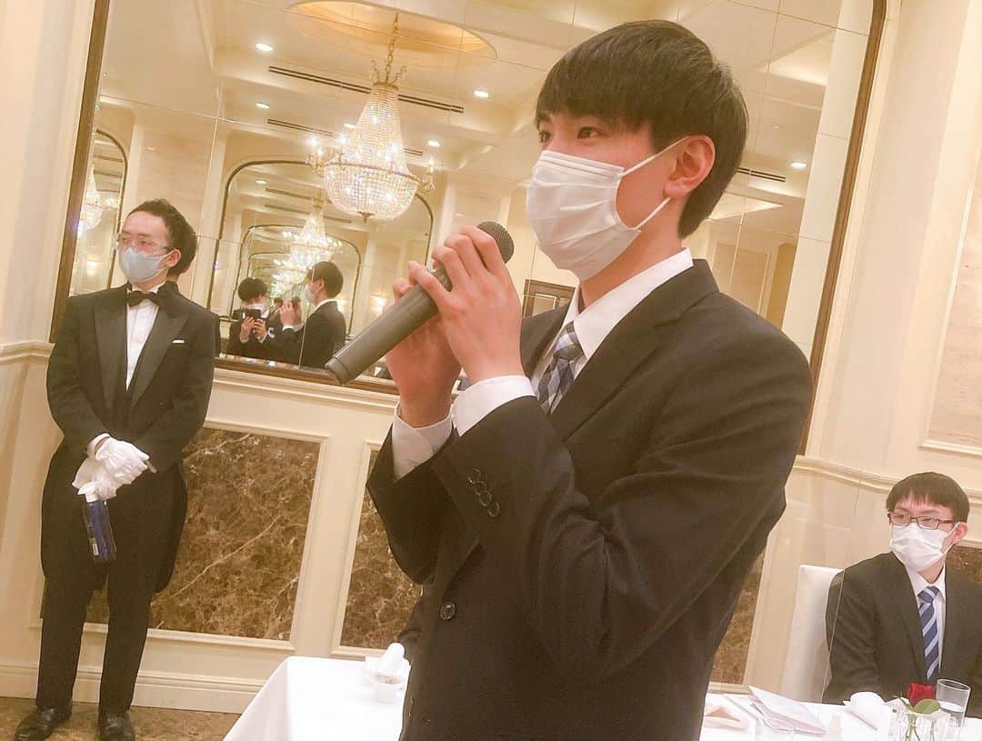 札幌ベルエポック製菓調理専門学校【公式】のインスタグラム：「製菓・調理師科2年生 🌟業界見学会🌟  《オーベルジュ・ド・リル サッポロ》 道産食材を使った最高峰のフランス料理が 楽しめる、一軒家レストラン。  プロのおもてなしと味を体感できる とっても貴重な授業‼️  ベルエポックの卒業生として 料理長の青木さん、サービスマンの小嶋さんから 食の業界のプロとしての考え方や心構えを 教えていただきました✨  先輩たちの教えや激励の言葉は これから社会人となる2年生たちにとって かなり刺激的だったのではないでしょうか😌  青木さん、小嶋さん そしてお世話になったスタッフのみなさま ありがとうございました‼️  #おでかけ授業 #特別授業 #業界直結 #プロから学ぶ #本物 #学び #製菓  #調理  #カフェ  #製菓調理専門学校ベルエポック #衛生管理  #食材教育 #札幌ベルエポック製菓調理専門学校 #いろいろな体験と #たくさんの出逢い #可能性が広がる #ベルエポック」