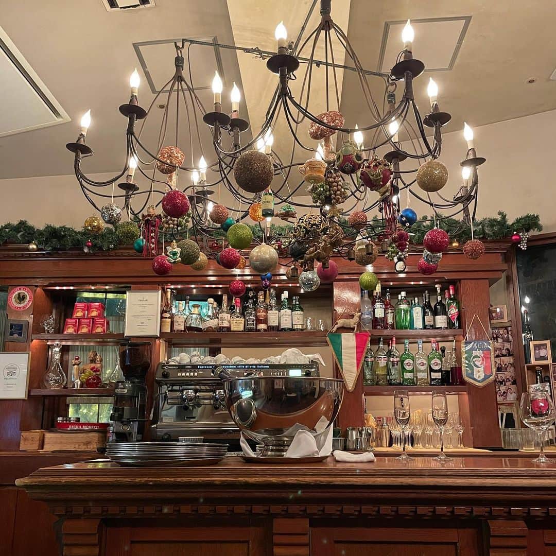 曲渕伊代さんのインスタグラム写真 - (曲渕伊代Instagram)「クリスマスディナーは、 ずっと行ってみたかったラビスボッチャへ🎅🎄 🇮🇹 外観からもう素敵すぎる🥺 全部美味しかったけど、デザートワゴンから 選べるデザートたちが優勝🍮🍓 . #christmasdinner #広尾イタリアン #ラビスボッチャ #labisboccia」1月28日 20時03分 - iyo_m2f