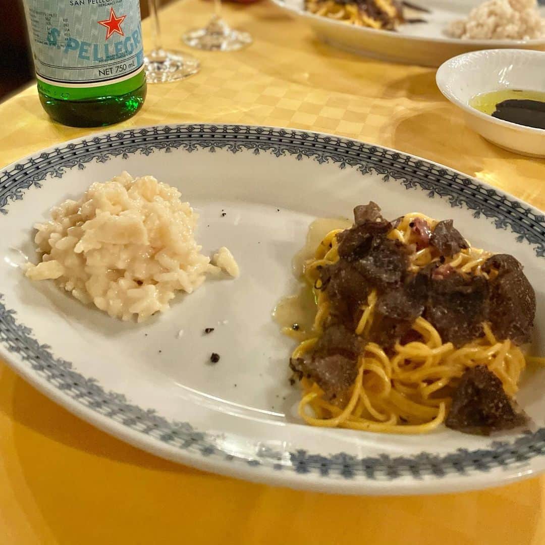 曲渕伊代さんのインスタグラム写真 - (曲渕伊代Instagram)「クリスマスディナーは、 ずっと行ってみたかったラビスボッチャへ🎅🎄 🇮🇹 外観からもう素敵すぎる🥺 全部美味しかったけど、デザートワゴンから 選べるデザートたちが優勝🍮🍓 . #christmasdinner #広尾イタリアン #ラビスボッチャ #labisboccia」1月28日 20時03分 - iyo_m2f