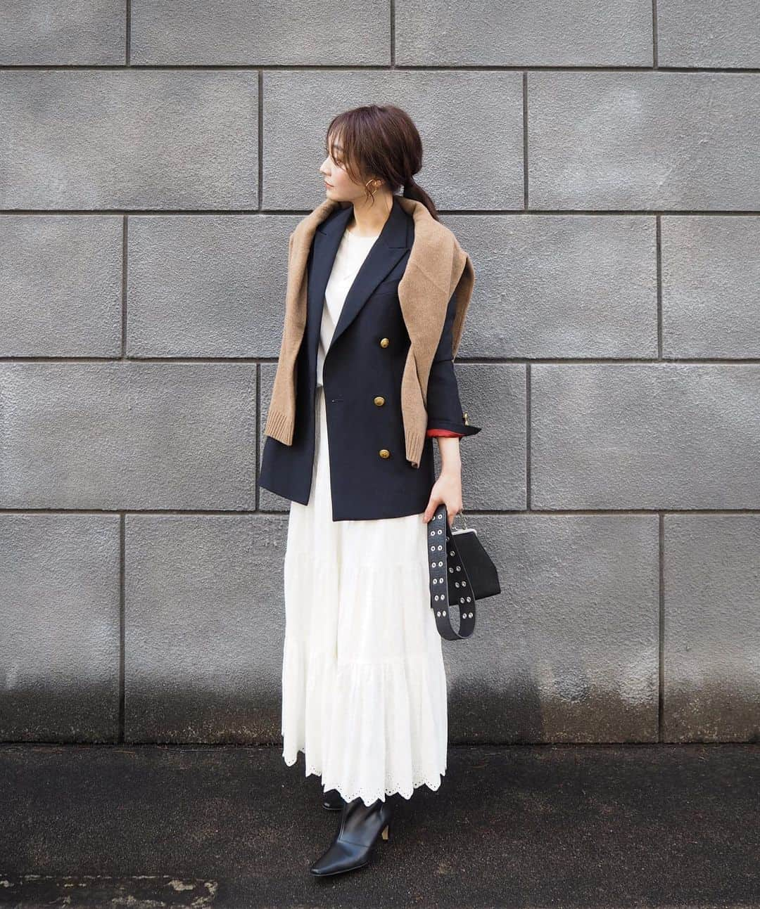 yoko178loveさんのインスタグラム写真 - (yoko178loveInstagram)「#coordinate ．　 ． traditional ✨ ． 色々な流行りがあっても 紺ブレはずっと好きなもの ． ． 紺ブレとコットンレースのスカート 年齢を重ねても ずっと好きなんだろうな☺︎ ． ． jacket  @madisonblue_official  knit  @uniqlo_jp  bag  @bigotre_official  shoes  @spickandspan_jp  ． #紺ブレ#ジャケット#jacket#madisonblue #マディソンブルー」1月28日 20時15分 - yoko178love