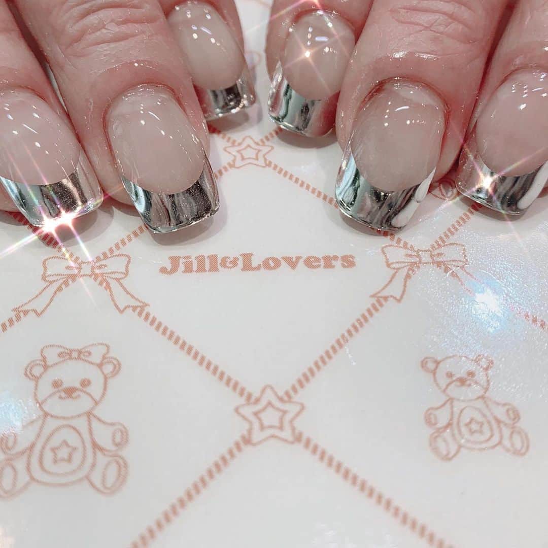 mamijinguのインスタグラム：「ガンメタは絶対的人気💛  #jillandlovers #nail #nailart #paragel #gelneil#gel #ネイル #ネイルアート #me #look #love #かわいい」