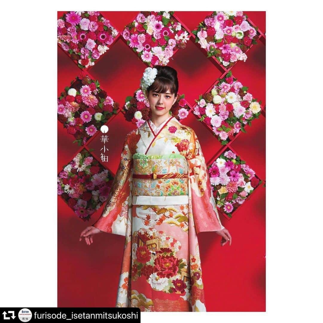 木下絵里香さんのインスタグラム写真 - (木下絵里香Instagram)「・ ・ 三越伊勢丹【華小袖】の振袖モデルをさせていただいてます🥰 ・ みなさん、“三越伊勢丹 華小袖”で 検索してみてください！❤︎ ・ ・ #着物#振袖#華小袖#日本橋三越#三越#振袖ヘアメイク#振袖ヘア#振袖髪飾り#振袖モデル#kimono#kimonogirl#furisode#Japanesegirl#14yearsold」1月28日 20時10分 - _erika__k__