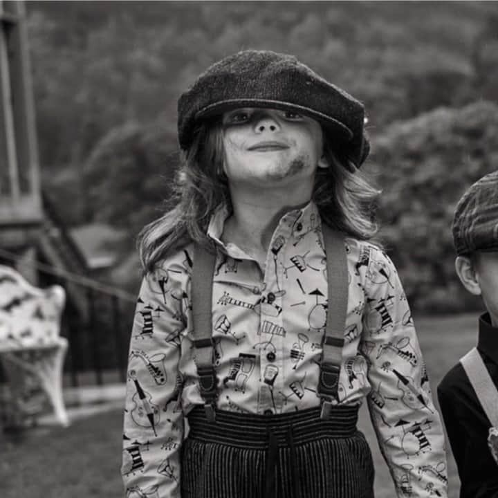 のインスタグラム：「Vogue Bambini. Country Gangs by Michel Comte. All hats, #Grevi. . #Grevi1875 #Grevihats #kidsfashion #kids #fashionkids #kidsstyle #fashion #babyfashion #tweed #kidswear #instakids #kidsofinstagram #ootd #love #handmade #cute #momlife #children #shopsmall #kidsclothing #vogue #voguebambini #coppola #coppolabambino #basco #bascobambino #bn」