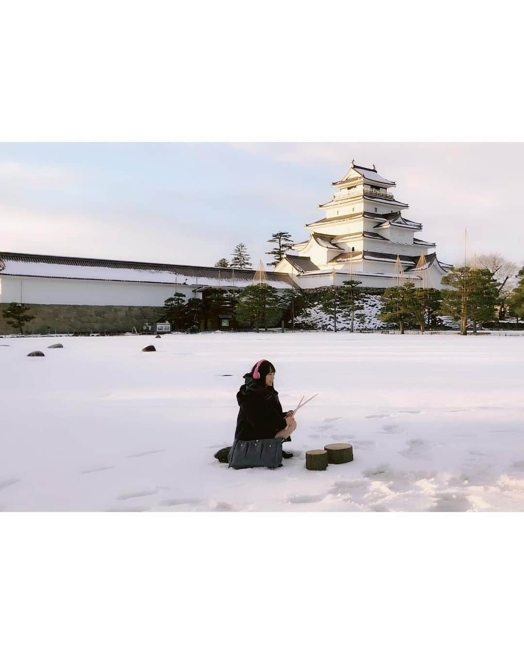 坂口風詩さんのインスタグラム写真 - (坂口風詩Instagram)「お知らせ☺︎ ・ ・ タイのアーティスト、 ALIZさんの"ごめんなさい"のMVに 出演しています！ なんと地元福島での撮影でした♡ とても寒い日に撮影でしたが、 MVの中の1人の女の子の熱い夢を演じました。 是非たくさんの方に見ていただけると嬉しいです🥰 YouTubeでオフショットも出してるよ！ ・ ・ #ALIZband @ALIZbandofficial #โกเมนนาไซ #ごめんなさい  #Fukushima #Japan  #MuzikMoveRecords #MuzikMove #坂口風詩」1月28日 20時21分 - futa_sakaguchi