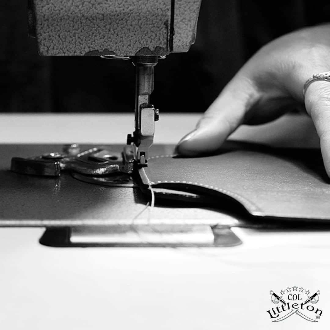 カーネルリトルトンのインスタグラム：「“It’s the little details that are vital. Little things make big things happen.” – John Wooden   #ThoughtfulThursday #ThursdayThoughts #JohnWooden #LittleThings #LittleDetails #AmericanMade #MadeInAmerica #Leather #Leathergoods #Handmade #Handcrafted #MyColStyle #ColLittleton #ColonelLittleton #Tennessee #MadeInUSA」