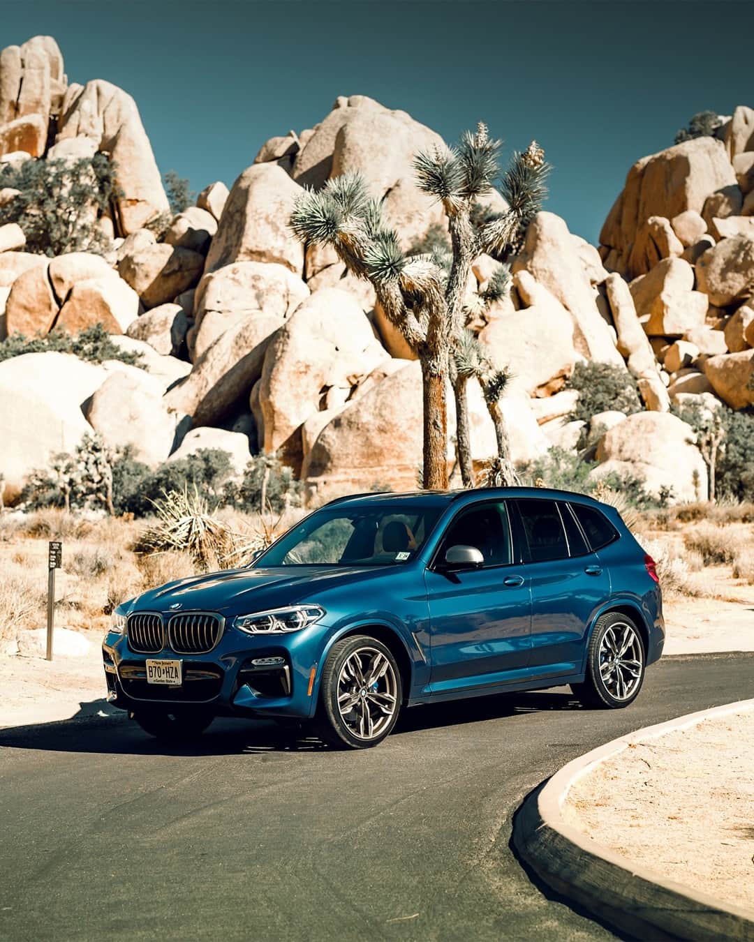 BMWのインスタグラム：「Hunts for adventures.  The BMW X3. #TheX3 #BMW #X3 @kenozache __ BMW X3 M40i: Fuel consumption weighted combined in l/100km: 8.1–7.8 (NEDC); 9.7–8.9 (WLTP), CO2 emissions weighted combined in g/km: 187–178 (NEDC); 221–204 (WLTP). Further information: www.bmw.com/disclaimer.   360 hp, 265 kW, 500 Nm, Acceleration (0-100 km/h): 4.8 s, Top speed (limited): 250 km/h.」