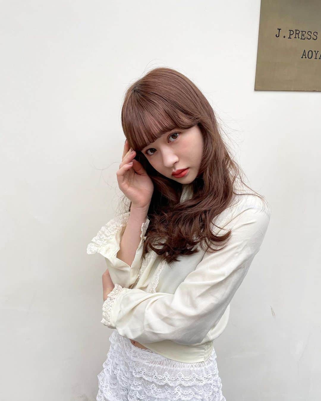 のインスタグラム：「・ ・ クレイジーナタが大人しくなった模様🥱 ・ #ナタリア聖奈 #ljk #ヴィンテージ #ヘアスタイル #フレンチガーリー #ヴィンテージファッション」