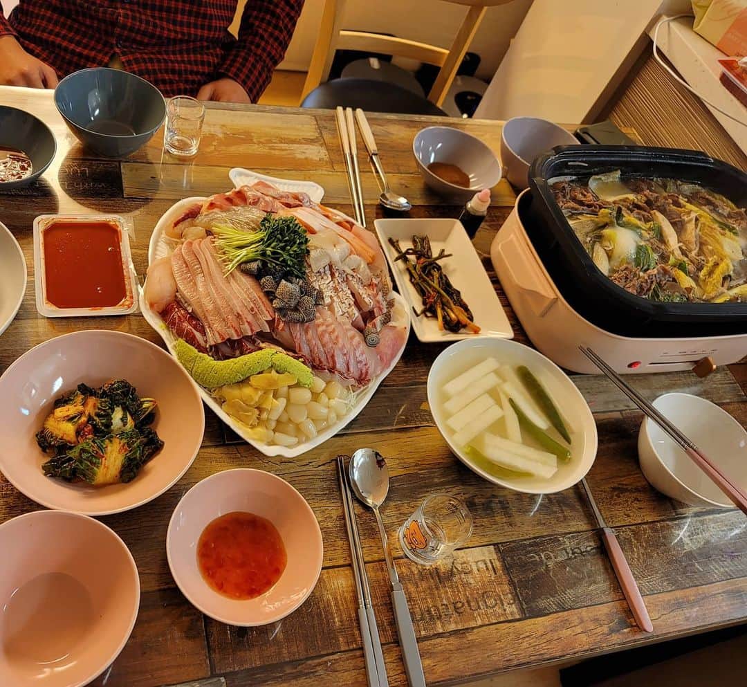 チ・スウォンのインスタグラム：「진수성찬 고맙고 맛있었다^^」