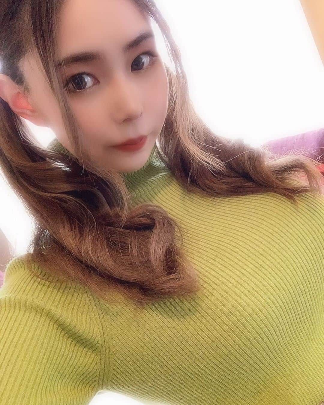 吉根ゆりあさんのインスタグラム写真 - (吉根ゆりあInstagram)「ちょっとハードめなやつ撮ったから楽しみにしててね！  撮影でハードなことやったことある？って聞かれるといつも答えられない吉根的にはそんなにハードじゃないハード系のやつ！ #吉根ゆりあ  #av女優  #髪色おちついた」1月28日 20時39分 - julia_yoshine