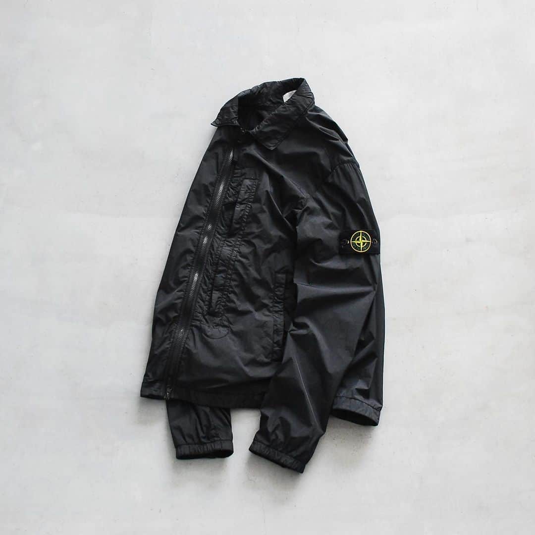 のインスタグラム：「_ STONE ISLAND / ストーンアイランド  "GARMENT DYED CRINKLE REPS NY" ¥73,700- _ 〈online store / @digital_mountain〉 https://www.digital-mountain.net/shopdetail/000000012443/ _ 【オンラインストア#DigitalMountain へのご注文】 *24時間受付 *15時までのご注文で即日発送 * 1万円以上ご購入で送料無料 tel：084-973-8204 _ We can send your order overseas. Accepted payment method is by PayPal or credit card only. (AMEX is not accepted)  Ordering procedure details can be found here. >>http://www.digital-mountain.net/html/page56.html  _ #STONEISLAND #ストーンアイランド  _ 本店：#WonderMountain  blog>> http://wm.digital-mountain.info _ 〒720-0044  広島県福山市笠岡町4-18  JR 「#福山駅」より徒歩10分 #ワンダーマウンテン #japan #hiroshima #福山 #福山市 #尾道 #倉敷 #鞆の浦 近く _ 系列店：@hacbywondermountain _」