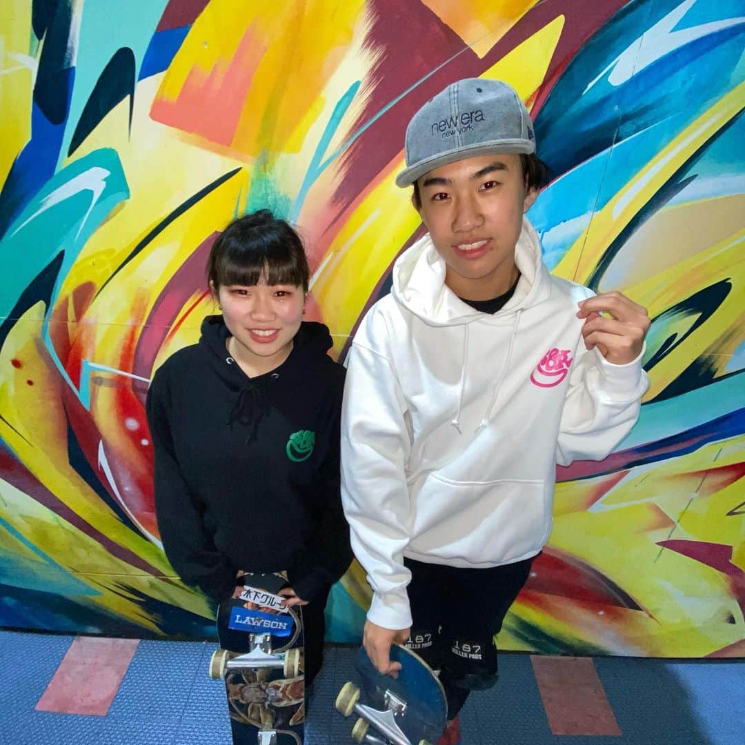 中村貴咲さんのインスタグラム写真 - (中村貴咲Instagram)「@sbh_2020_ のブランドを立ち上げると言ってはや1ヶ月半。 一人で初めてやって分かったことや、いろんな人が助けてくれて、物流の仕組みを知れてとても勉強になっています。一番嬉しかったのは友達みんなが買ってくれてた事😭ブランドをするってなって初めて相談した　@shige_nishimura ちゃんにはほんまに初めてやのに色々教えてくれてありがとうございます！！！😭そしてロゴを作ってくれたかくのしんとあらきくん！素敵なロゴありがとうこれからもよろしく！印刷をしてくれている　@oakfield_mt.river ありがとうございます！！もっといますが皆さんありがとうございます！そしてまだ届いていない方もいると思いますが、SNSでみんな宣伝してくれて本当にありがとうございます😭 これからの方がもっと大変だけどみんなの気持ちがとても嬉しいです！感謝の気持ちを忘れずスケートも頑張ります。 #はるひしゅうちゃんたいよモデルありがとうこれからもしてね #smilesbringhappiness#sbhappiness」1月28日 20時50分 - kisanakamuraa