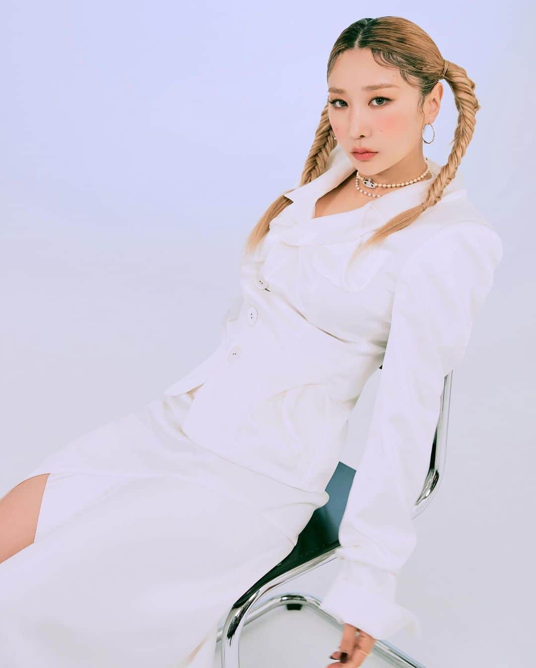 ジェアのインスタグラム：「New! (헤메스가 모두 🤍한 착장) hair @e_z0311  make up @binaaaaaas  stylist @dong_zz」