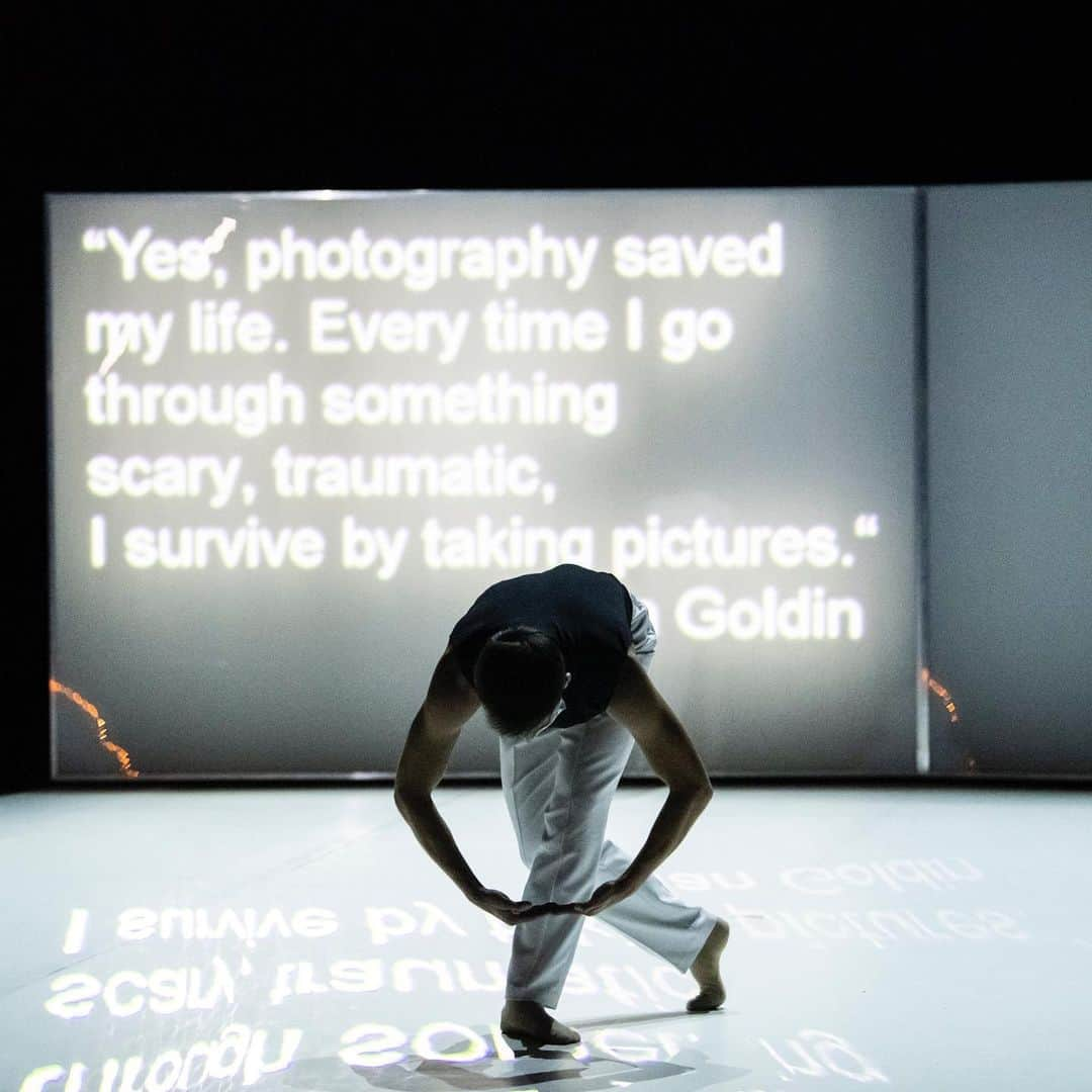 オーレリー・デュポンのインスタグラム：「Spectacle  CRÉER AUJOURD’HUI  à l’Opera Garnier « Exposure » création de @sidilarbicherkaoui musique @woodkidmusic costumes @chanelofficial à découvrir vendredi 29 Janvier sur France 5 a 20:55!!! @france5 @balletoperadeparis @julienbenhamouphotographe  Captation Louise Narboni Merci a tous 🙏🏻」