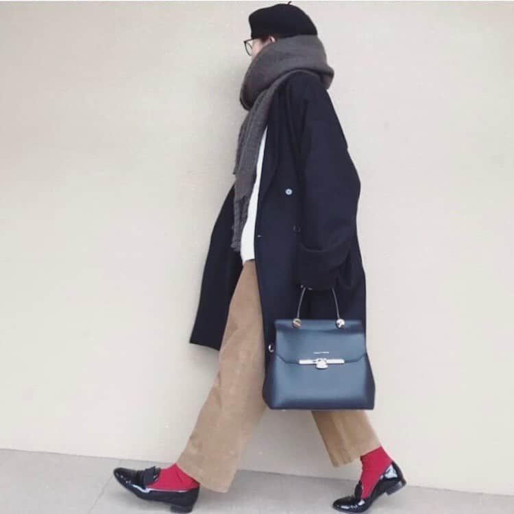 坪田めぐみさんのインスタグラム写真 - (坪田めぐみInstagram)「・ ！！ ・ また！！♡ ・ ほんとこんなシンプルなのに、 私だってすぐわかる！！ 2枚目と見比べてもソックリ笑！！ ほんますごいなぁ。  またまた @nonkochaaan さんが この間のコーデを描いてくれました🎨 嬉しい！ありがとうございます！ ・ ・ ・ ・ ・ ・ #ootd#outfit#instafashion#fashion#赤靴下#靴下コーデ#いつかのコーデ#大人カジュアル#シンプルコーデ#コーデ#ベレー帽#めがね女子 #イラスト#イラストグラム#女の子イラスト#モノクロイラスト#ファッションイラスト#イラストレーター#ラインアート#シンプルイラスト#오오티디#데일리룩#패션#코디네이트」1月28日 20時55分 - meg1006t