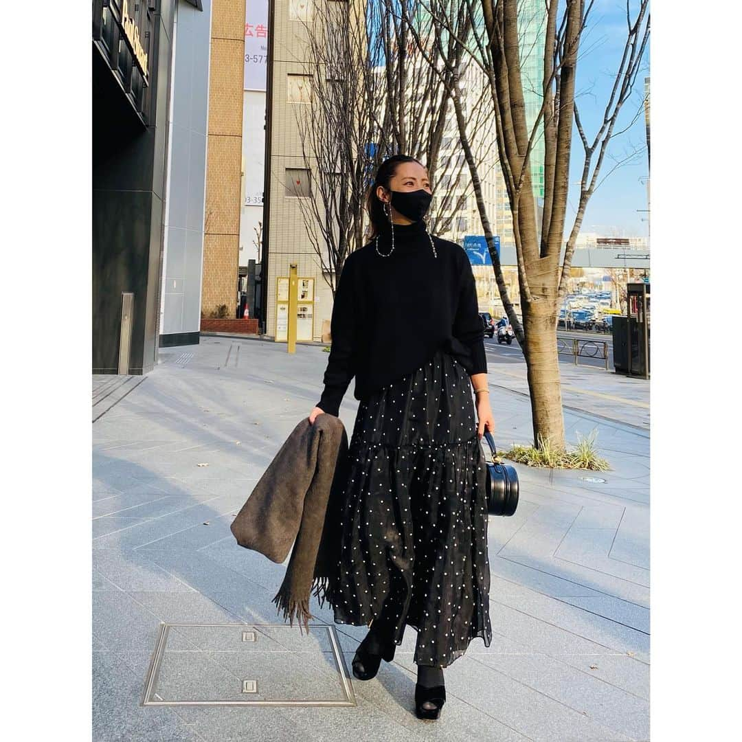 栗原佐知子さんのインスタグラム写真 - (栗原佐知子Instagram)「✴︎ 今日は夕方から雪がチラホラ☃️❄️ . この日は☝️コートがなくてもポカポカだったのに… . . #outfit #fashion #coordinate #stylepost #instafashion #instadaily #instalike #instagood #instapic #asaucemeler #knitbar #jupebyjackie #prada #markcross #estellak #コーディネート #コーデ #ファッション #冬コーデ #アソースメレ #ニットバー  #エステラケー」1月28日 21時02分 - sachiko__kurihara