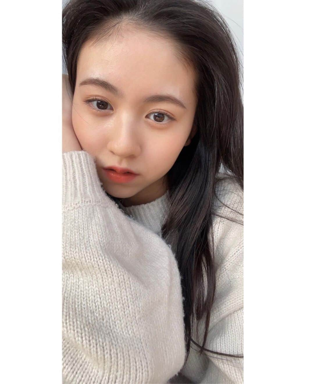 入江美沙希さんのインスタグラム写真 - (入江美沙希Instagram)「.  最近電子書籍毎日読んでる ✿  手軽に読めるからつい読んじゃう📚  #入江美沙希 #Seventeen #セブンティーン #本 #電子書籍」1月28日 21時03分 - irie_misaki_official