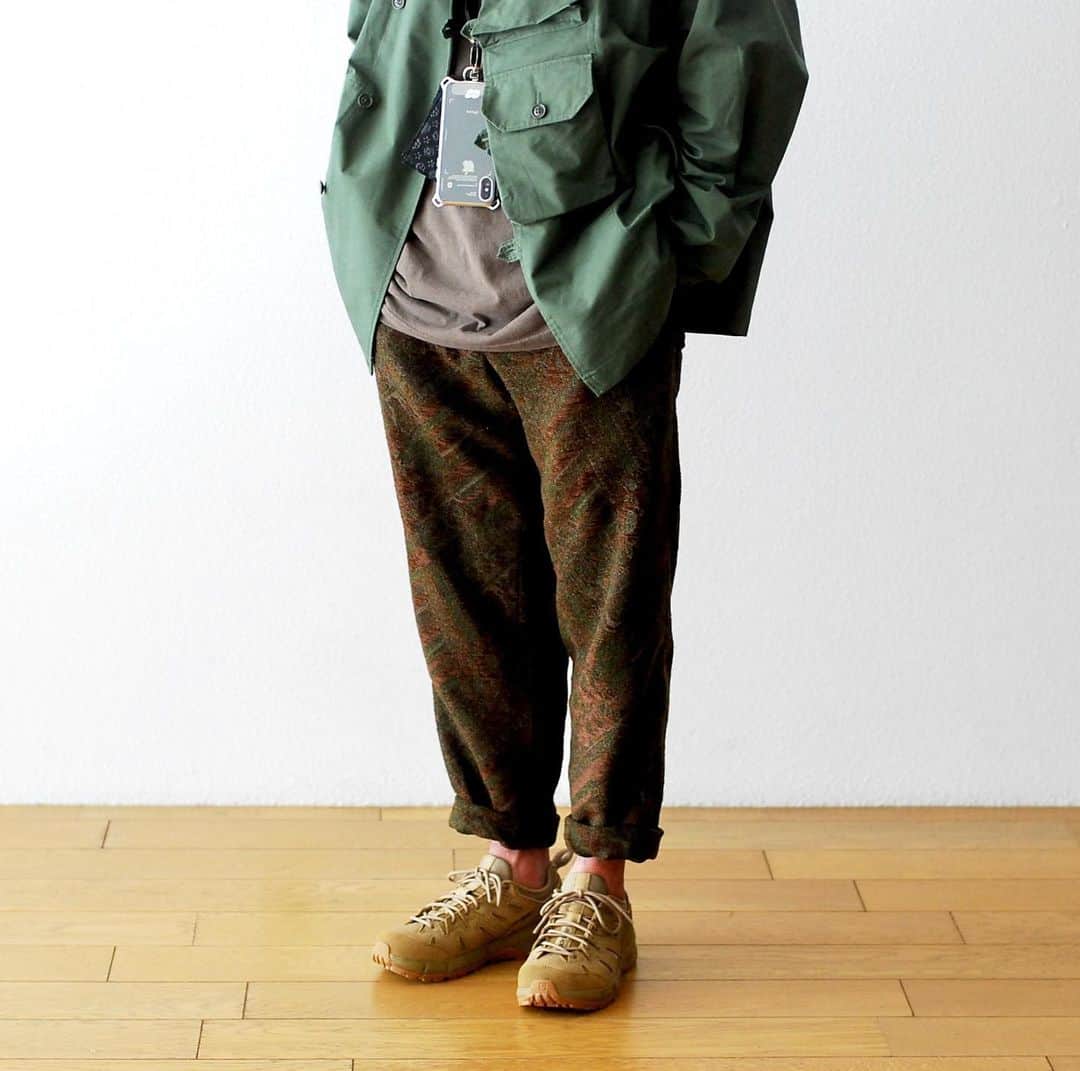 のインスタグラム：「_ Engineered Garments / エンジニアードガーメンツ "Carlyle Pant - Chenille OLIVE-" ¥51,700- _ 〈online store / @digital_mountain〉 https://www.digital-mountain.net/shopbrand/000000012492/ _ 【オンラインストア#DigitalMountain へのご注文】 *24時間受付 *15時までのご注文で即日発送 *1万円以上ご購入で、送料無料 tel：084-973-8204 _ We can send your order overseas. Accepted payment method is by PayPal or credit card only. (AMEX is not accepted)  Ordering procedure details can be found here. >>http://www.digital-mountain.net/html/page56.html  _ #NEPENTHES #EngineeredGarments #ネペンテス #エンジニアードガーメンツ _ 本店：#WonderMountain  blog>> http://wm.digital-mountain.info _ 〒720-0044  広島県福山市笠岡町4-18  JR 「#福山駅」より徒歩10分 #ワンダーマウンテン #japan #hiroshima #福山 #福山市 #尾道 #倉敷 #鞆の浦 近く _ 系列店：@hacbywondermountain _」