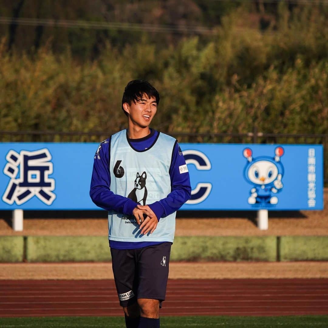 横浜FCさんのインスタグラム写真 - (横浜FCInstagram)「- 宮崎キャンプがスタートしました。 歓迎セレモニーにて特産品を贈呈していただきました。 引き続き練習見学はありませんが各SNSにて選手の様子をお伝えしていきます📷 - #yokohamafc #横浜FC #RECORDTHEBLUE #JLEAGUE #Jリーグ」1月28日 21時06分 - yokohamafc_official