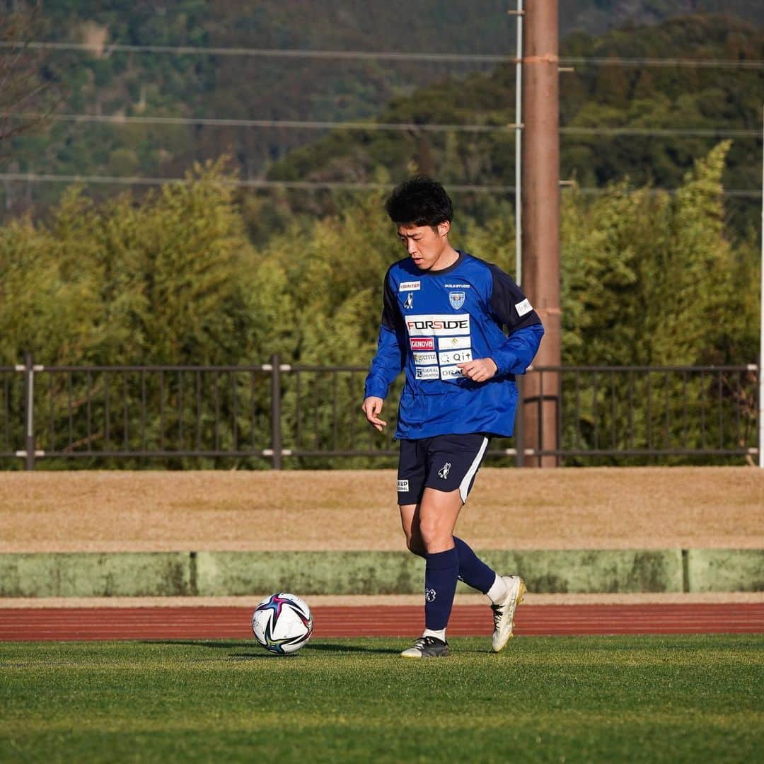 横浜FCさんのインスタグラム写真 - (横浜FCInstagram)「- 宮崎キャンプがスタートしました。 歓迎セレモニーにて特産品を贈呈していただきました。 引き続き練習見学はありませんが各SNSにて選手の様子をお伝えしていきます📷 - #yokohamafc #横浜FC #RECORDTHEBLUE #JLEAGUE #Jリーグ」1月28日 21時06分 - yokohamafc_official