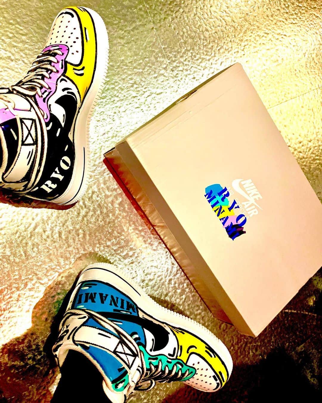 みなみりょうのインスタグラム：「かわええー 誕プレでもらった！ありがとう🥰 #nike#nikeair#original#minamiryo」