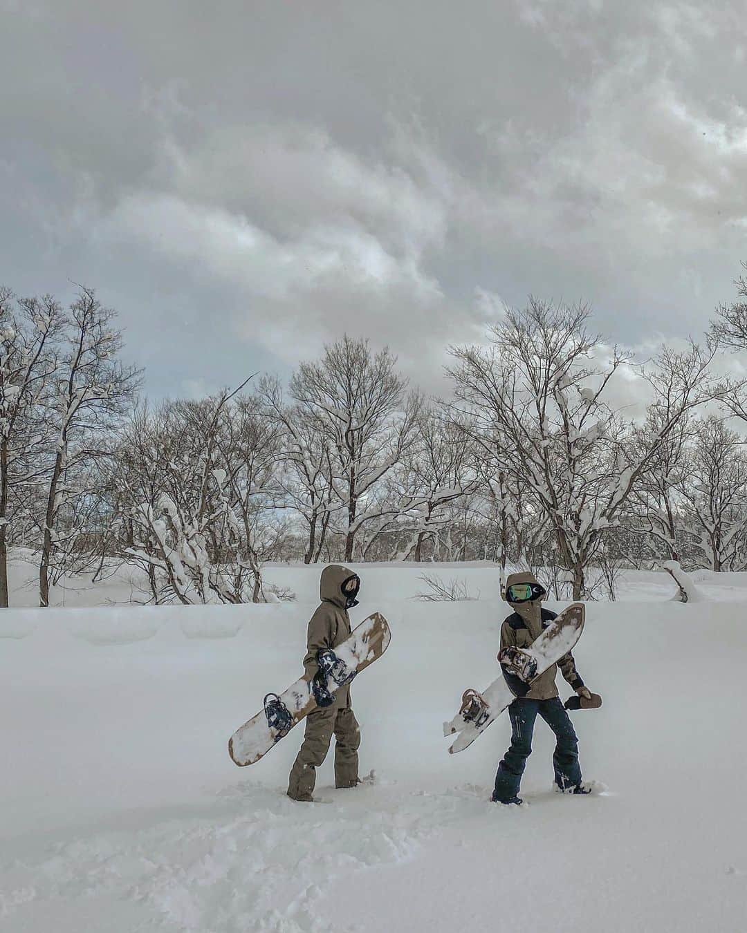 影山可蓮さんのインスタグラム写真 - (影山可蓮Instagram)「・ ・ January 2021 Favorite 📸 ・ ・ 今日は雪降ってたから雪の写真☃️ お気に入りショット 可愛らしさゼロ、少年感あふれるスノボガールズです☺︎☺︎← ・ ・ #snowboard #winter  #snow #snowboading #ride #karen_snowboard #wintersport #instagram  #スノーボード #ボード #ウィンタースポーツ #スノーボード女子 #スノーボードウェア #ボード女子 #goprosnow」1月28日 21時10分 - karenoutfits